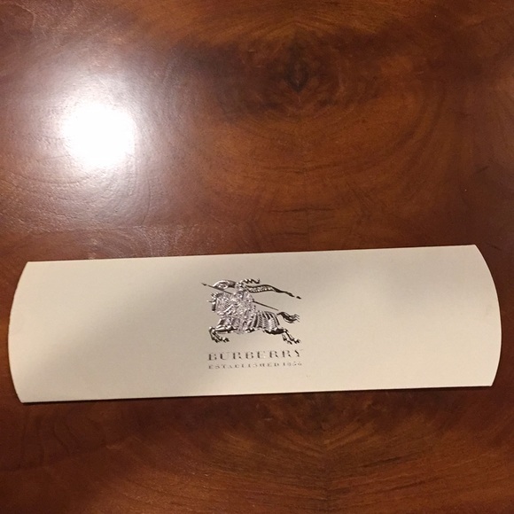 burberry scarf packaging
